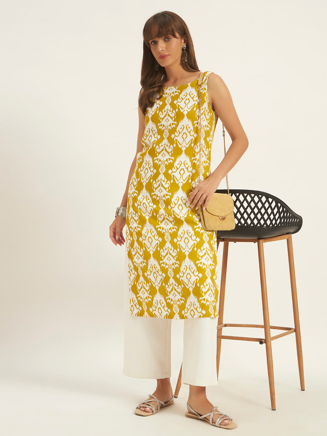 Women Floral Printed Straight Boat neck Kurta