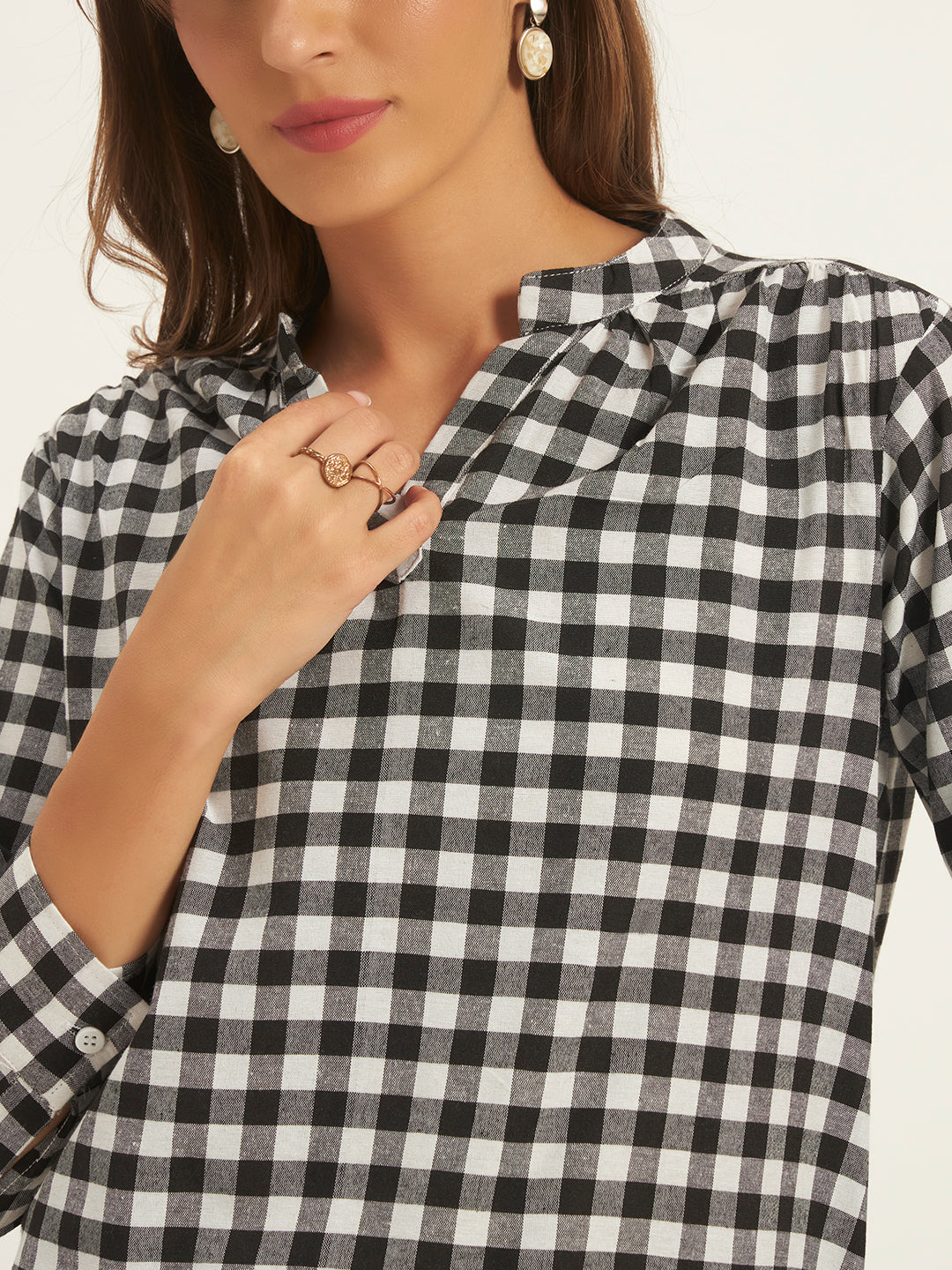 Women Black & White Checks Mandarin collar Shirt Top