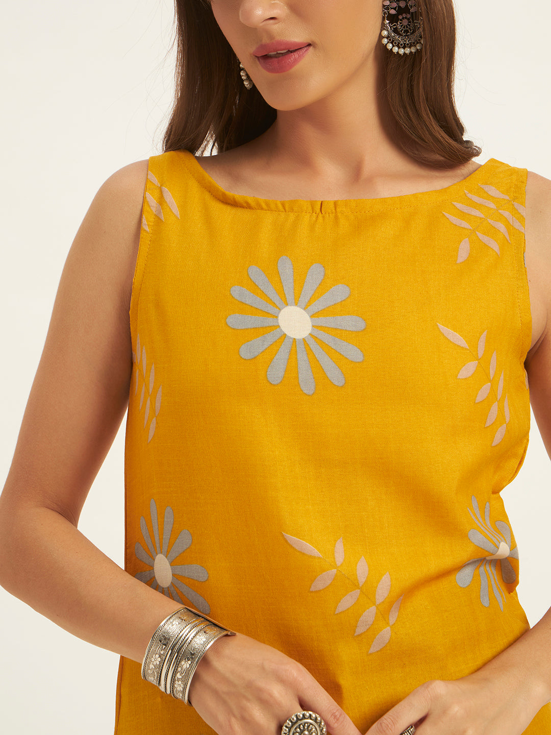 Women Floral Printed Straight Boat neck Kurta
