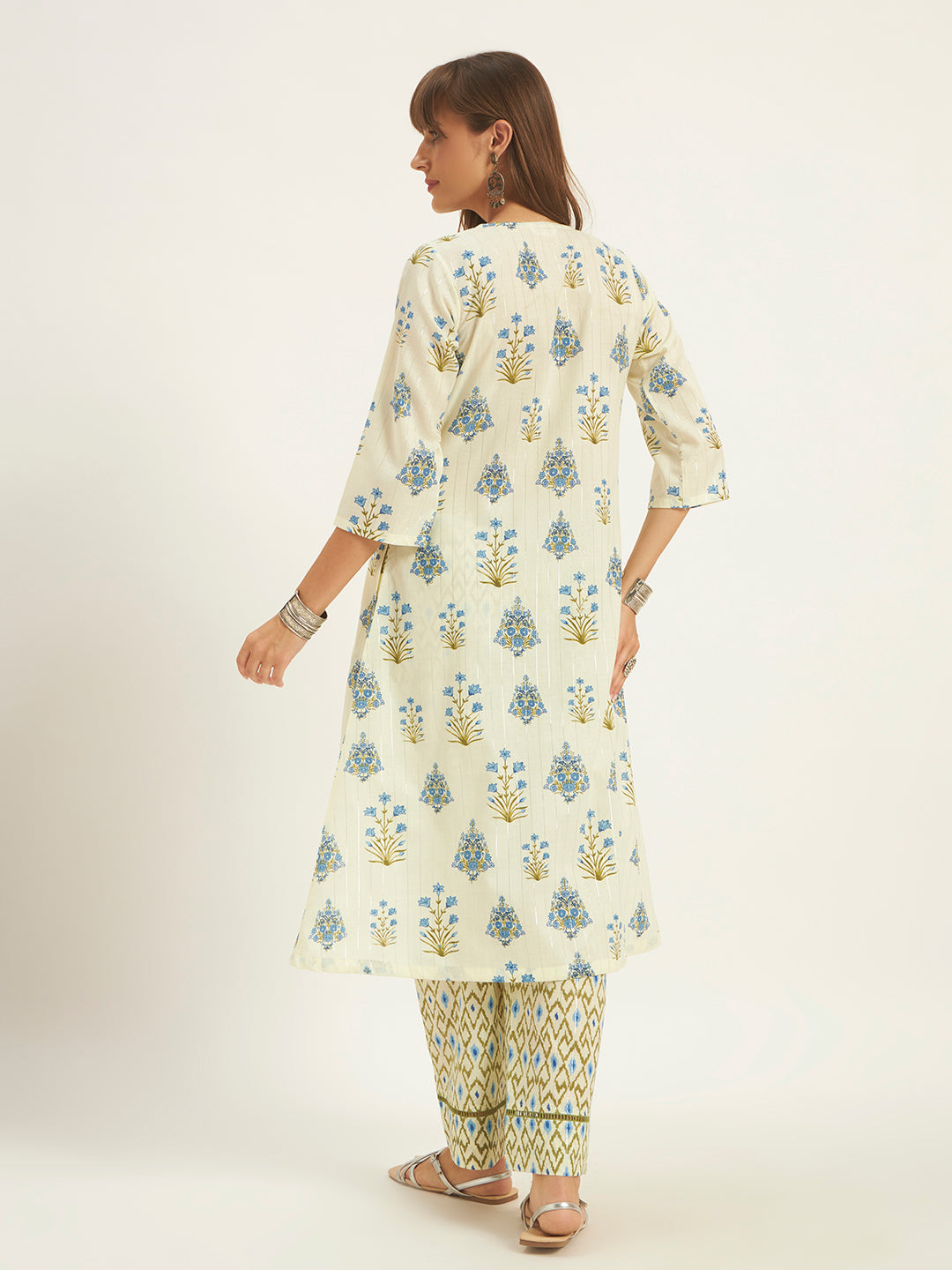 Women Floral Printed A-line V neck pleated Kurta With Palazzo