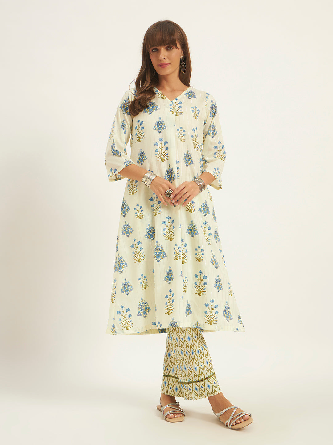 Women Floral Printed A-line V neck pleated Kurta With Palazzo