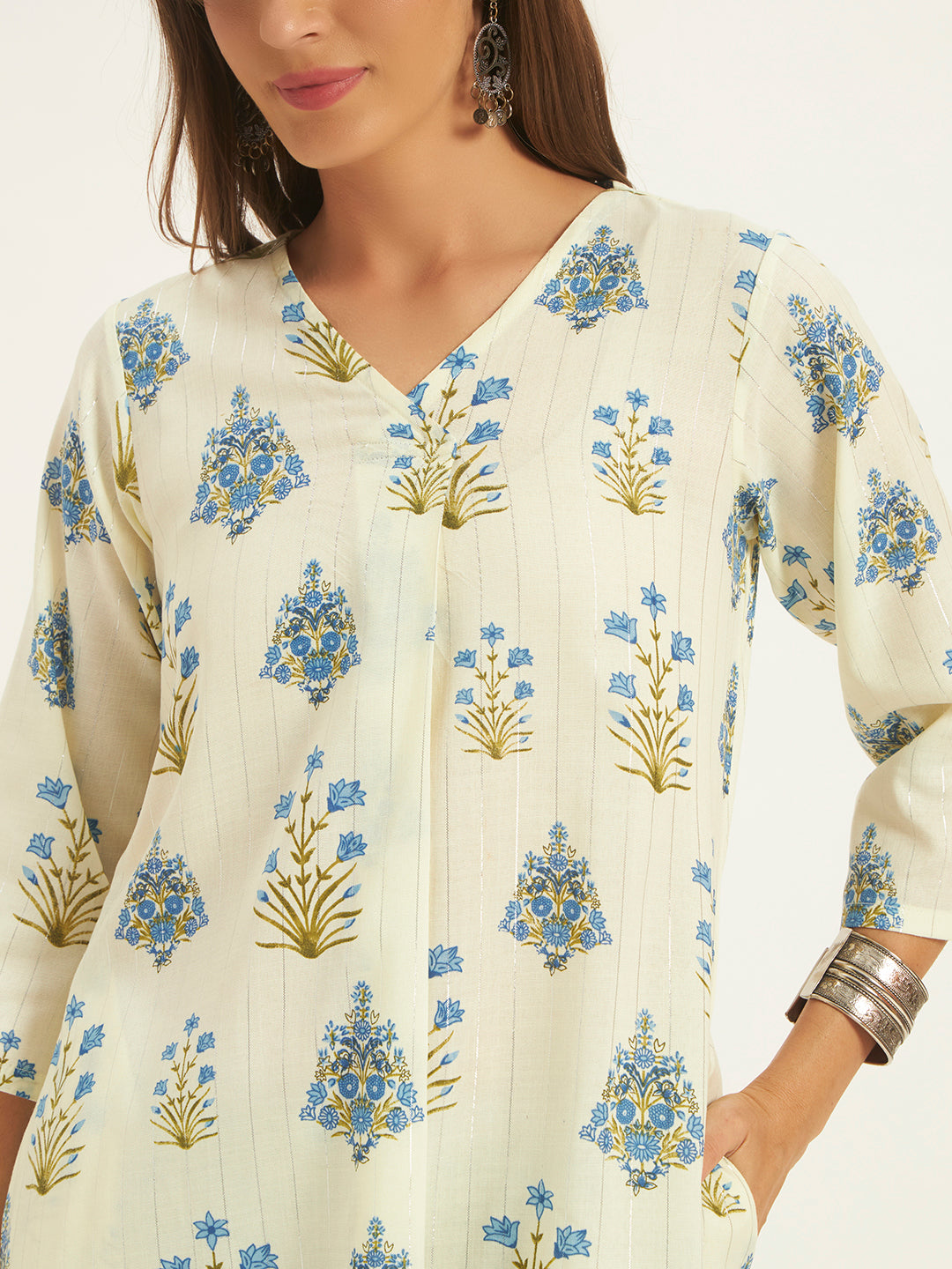 Women Floral Printed A-line V neck pleated Kurta With Palazzo