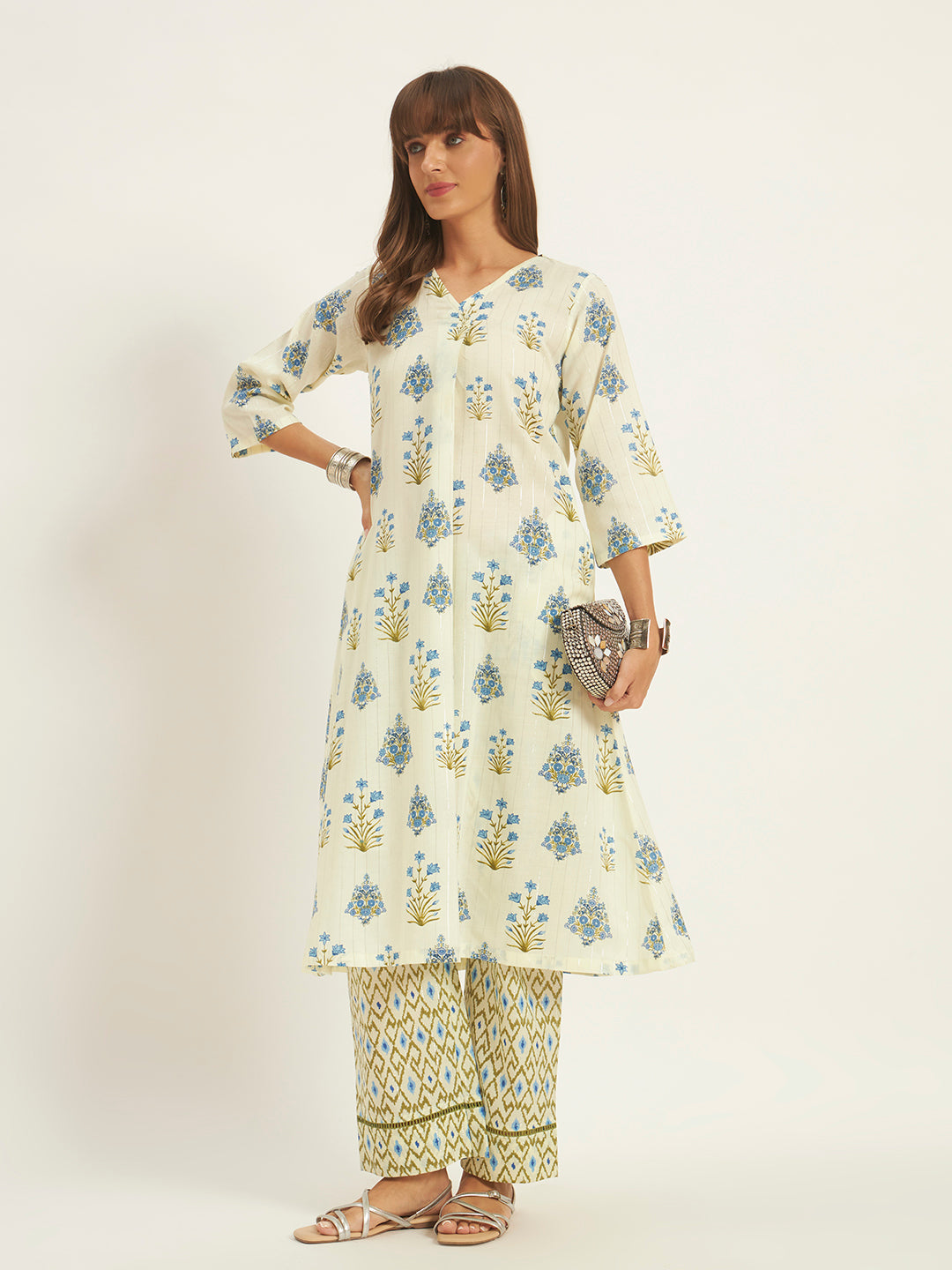 Women Floral Printed A-line V neck pleated Kurta With Palazzo
