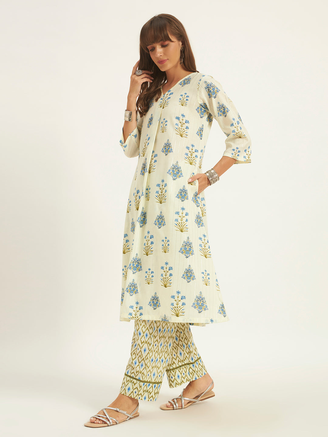 Women Floral Printed A-line V neck pleated Kurta With Palazzo
